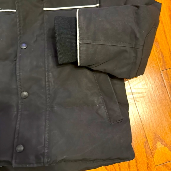 Unisex black Canada Goose, good condition, hardwa still functional. Size 2t-3t - Picture 3 of 6